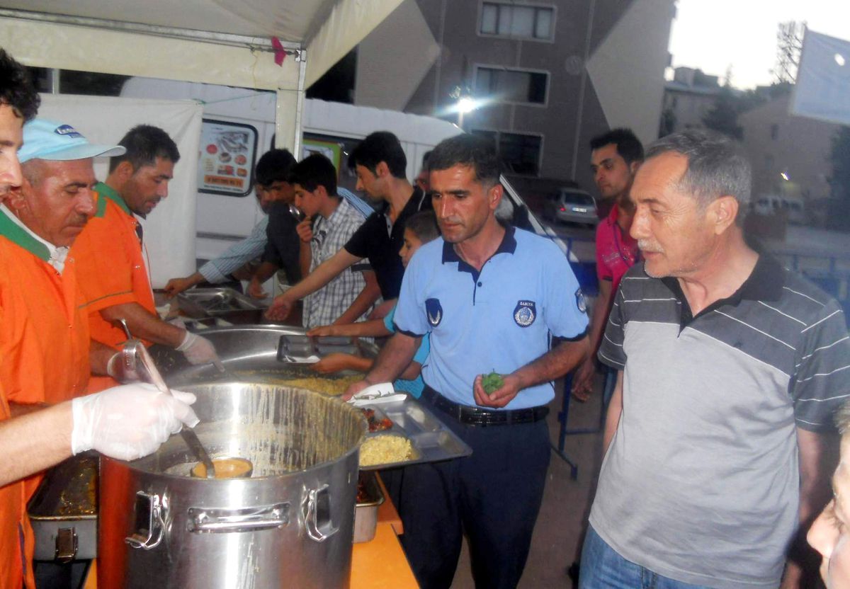 Gölbaşı Belediyesi İftar Geleneğini Bozmadı