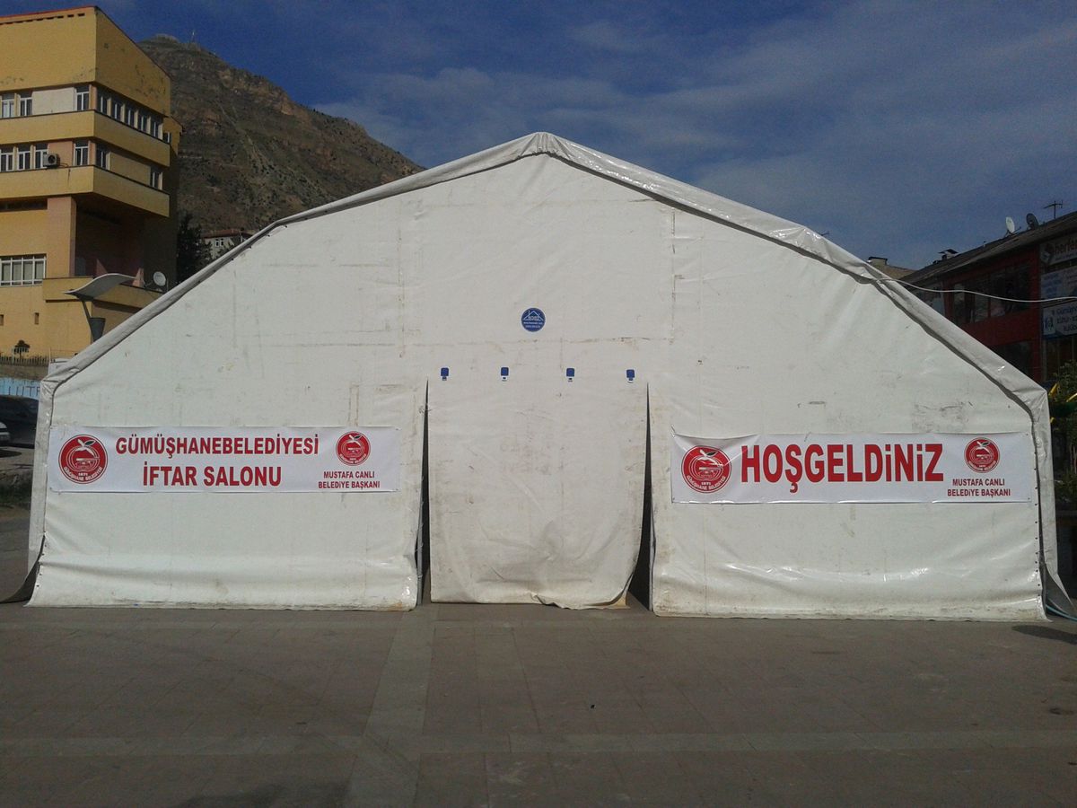 Gümüşhane Belediyesinin İftar Çadırı Hizmete Başladı