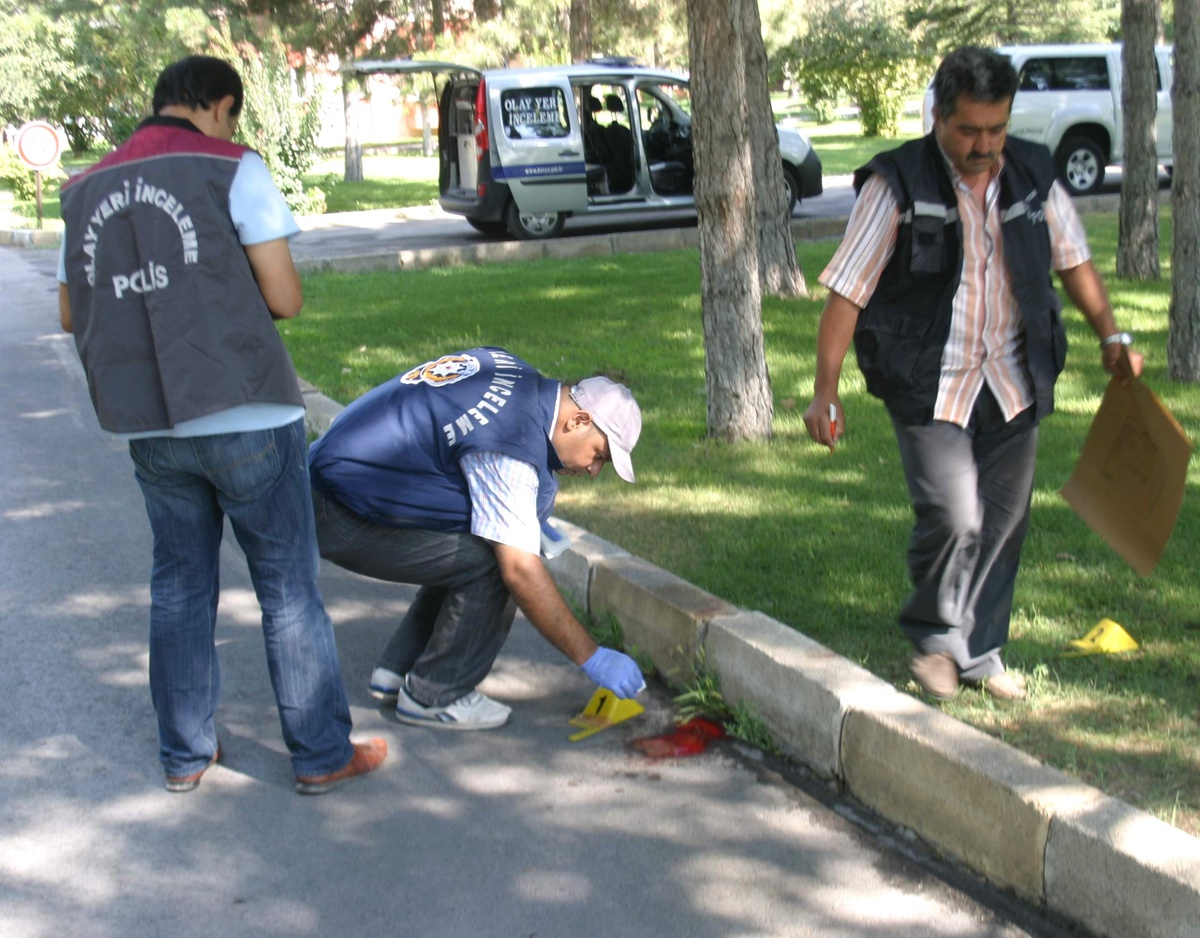 Güvenlik Görevlisi Kavgada Bıçaklandı