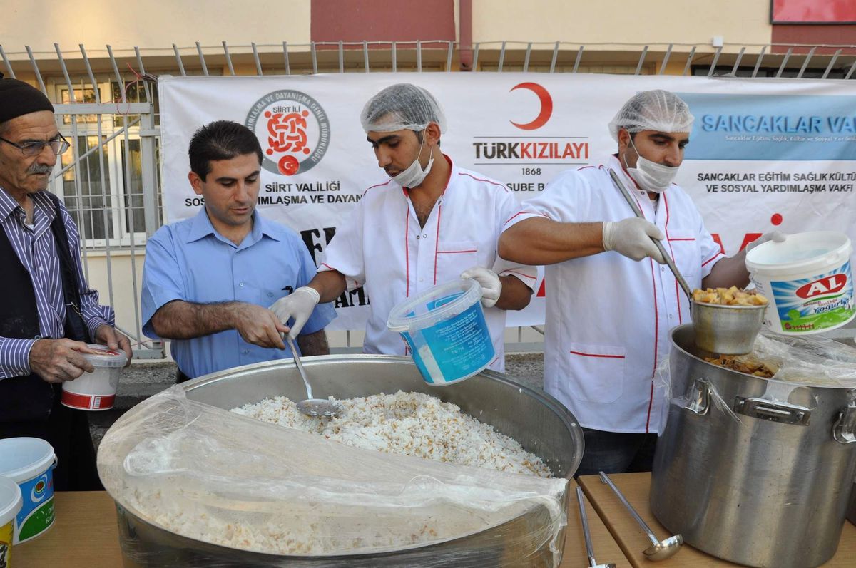 İhtiyaç Sahibi 500 Kişiye Hergün Üç Çeşit Sıcak Yemek Dağıtılacak