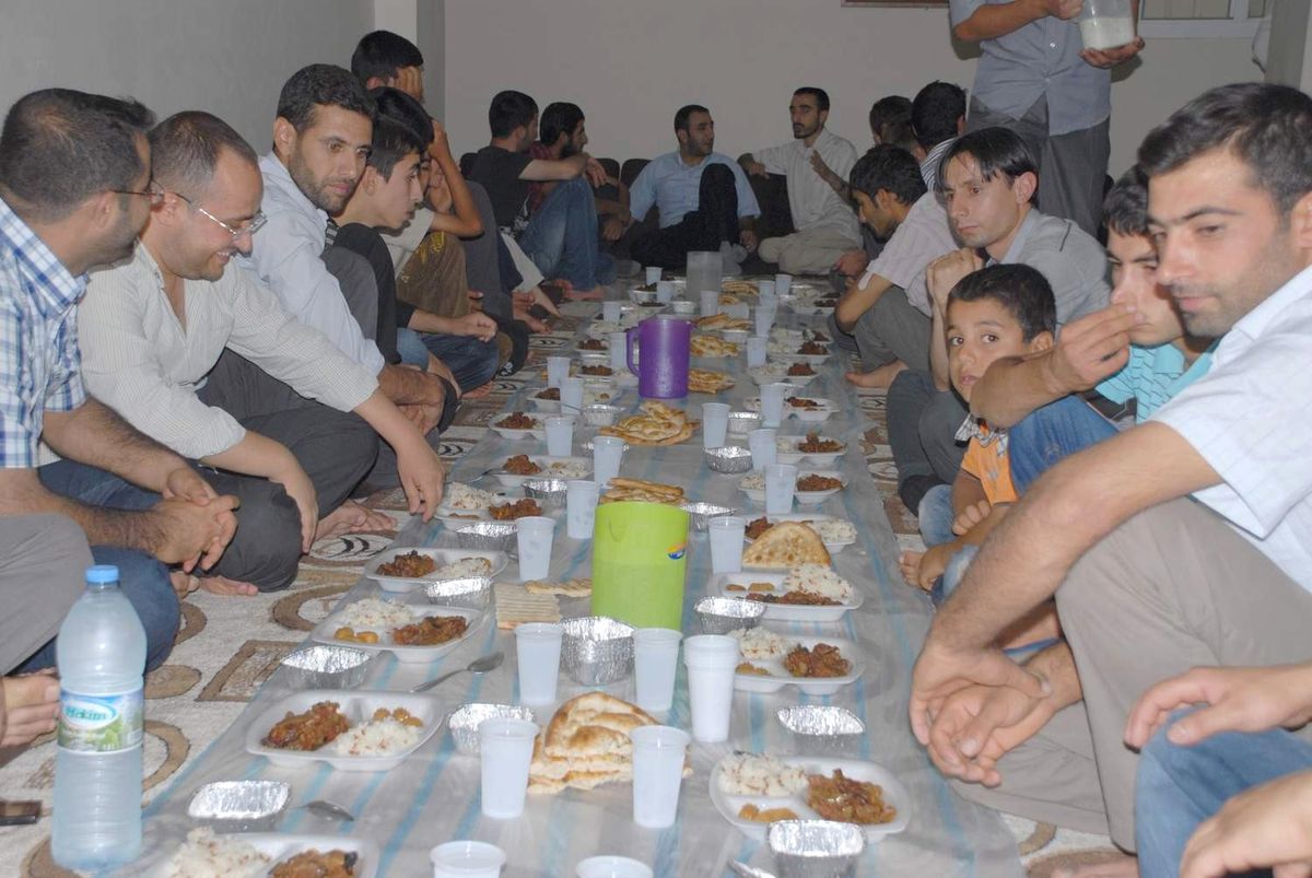 İkra-Der\'den İftar Yemeği