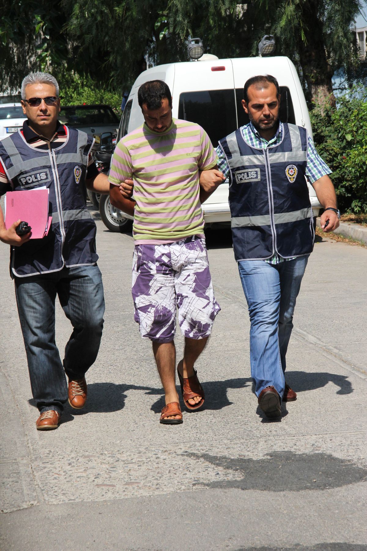 İnternetten Dolandırıcılık Yaptı, "Dolandırıldığını" İleri Sürdü