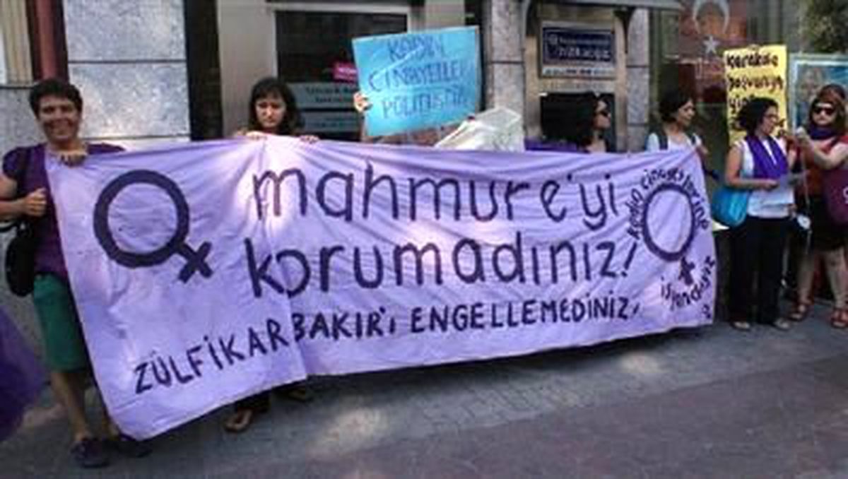 İstanbul\'da Kadın Cinayetlerini Protesto Eylemi