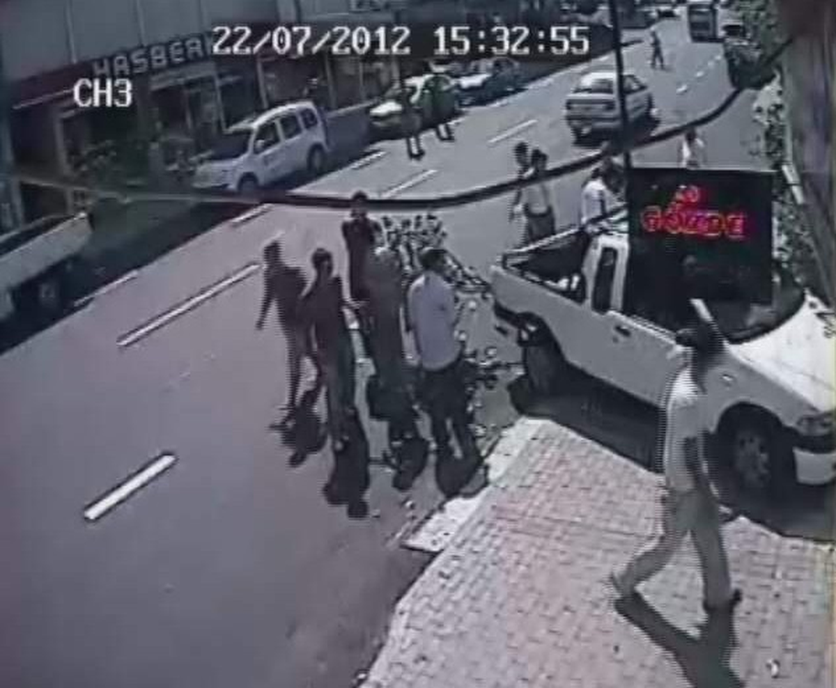 Kamyonet Sürücü Kursuna Daldı
