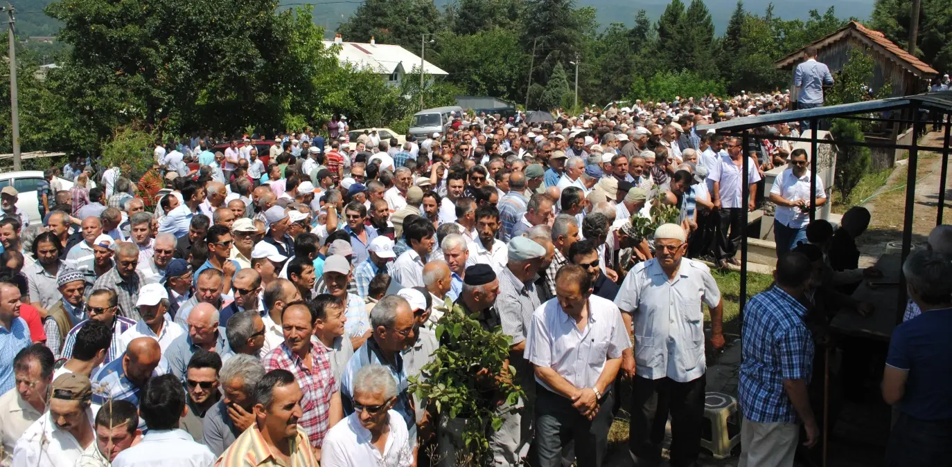 Kaynaşlı Esnafı Başkanını Defnetti