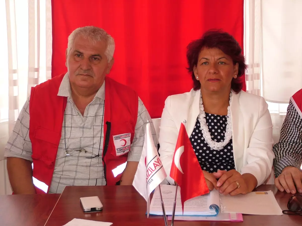 Kızılay Çorlu Şubesi Gönüllülerle El Ele Vererek 40 Bin Mavi Kapak Topladı