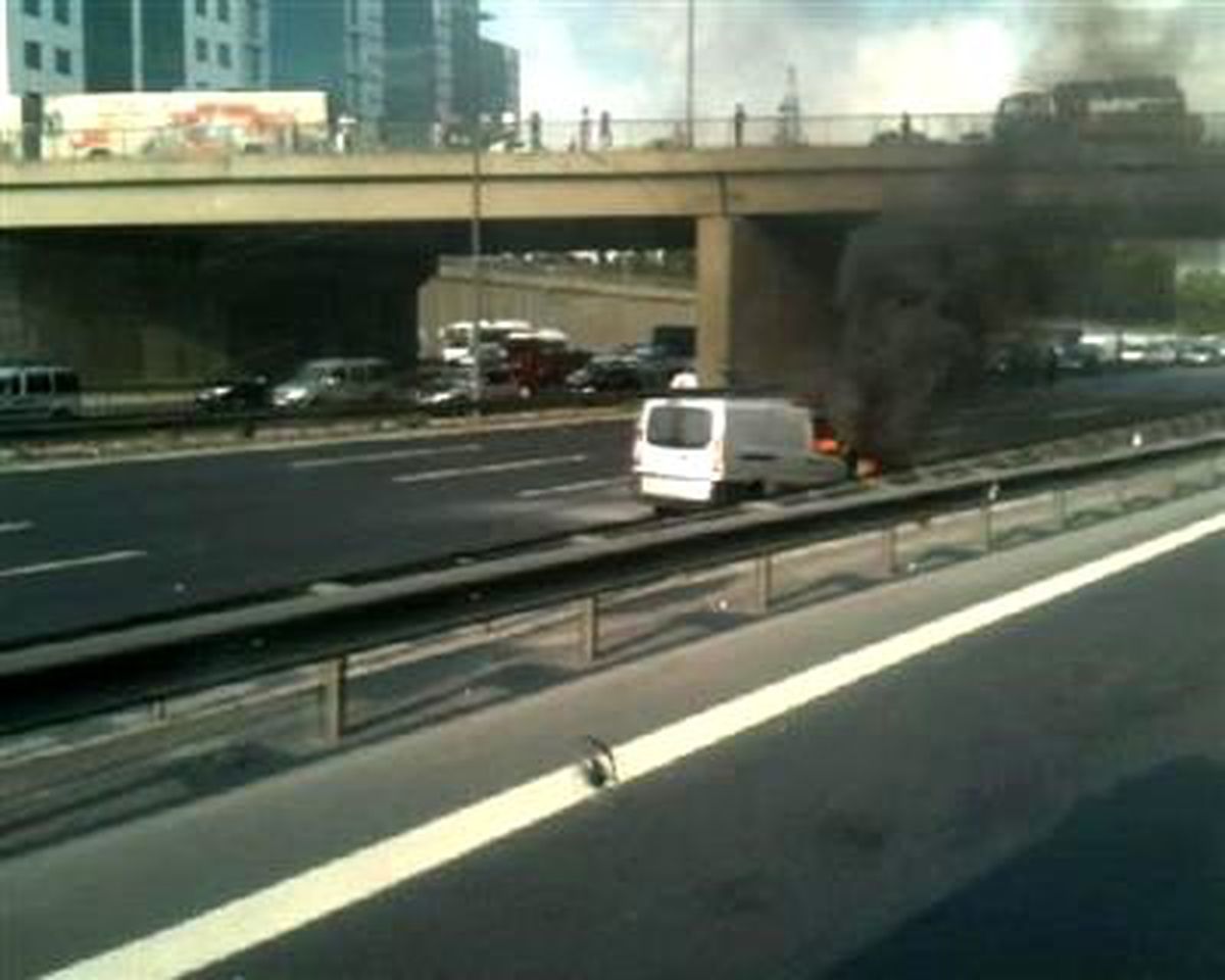 Köprü Trafiğinde Korkutan Araç Yangını