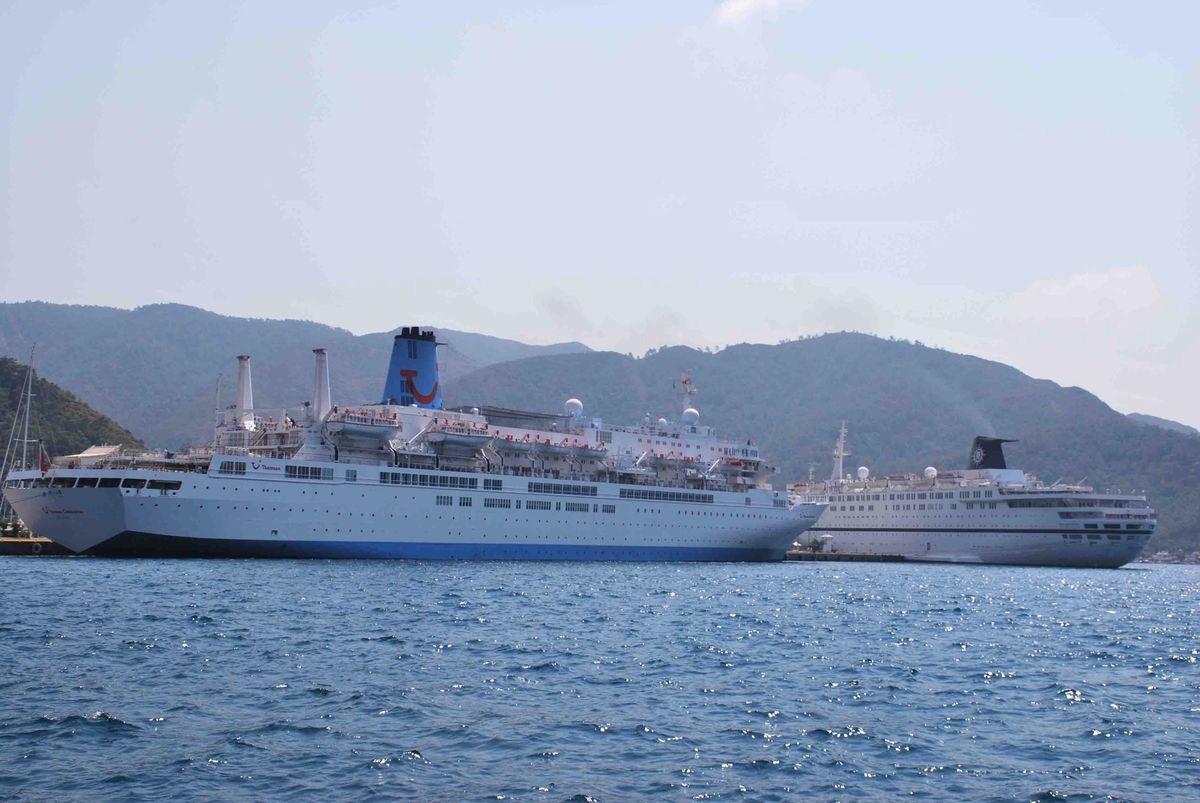 Marmaris\'e İki Dev Konuk