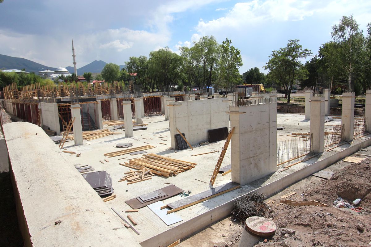 Merkezi Yönetim Caddesi\'ndeki Aziziye Katlı Otopark İnşaatı Son Sürat…