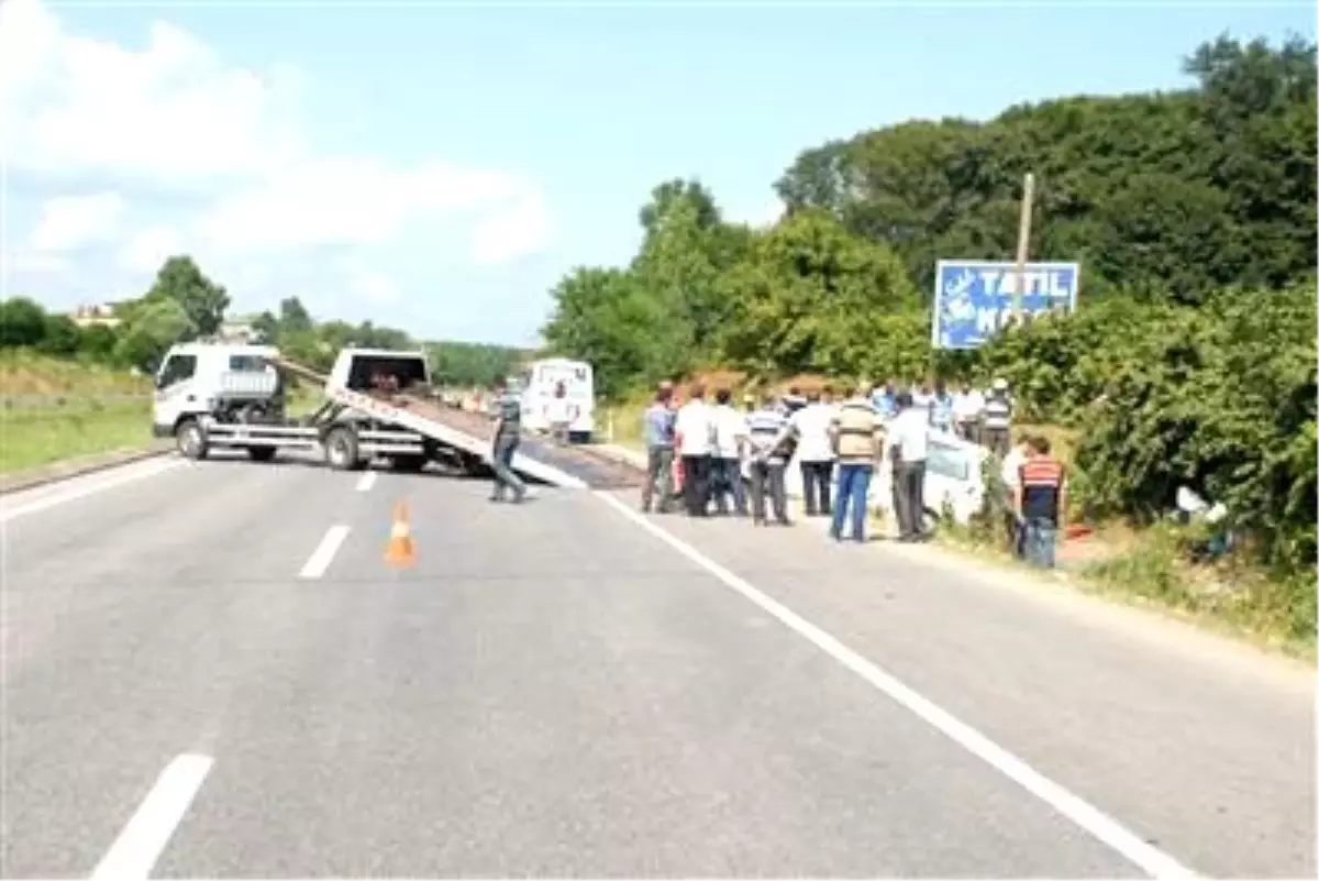 Minibüs Su Kanalına Uçtu 7 Ölü, 1 Yaralı )