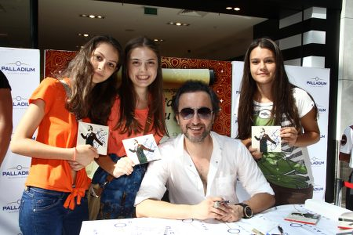 Nev Palladium Avm\'de Hayranlarıyla Buluştu!