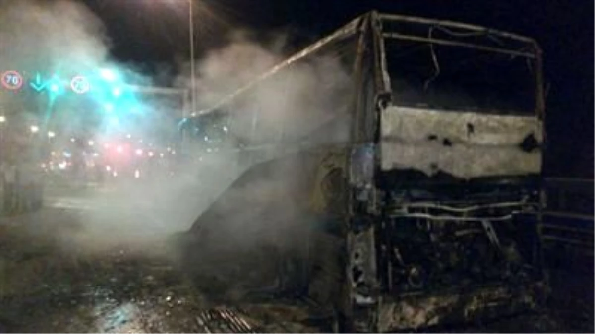 Otobüs Alev Alev Yandı, 35 Yolcu Ölümden Döndü