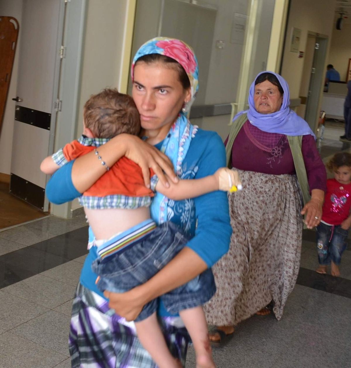 Otomobil Şarampole Yuvarlandı: 8 Yaralı