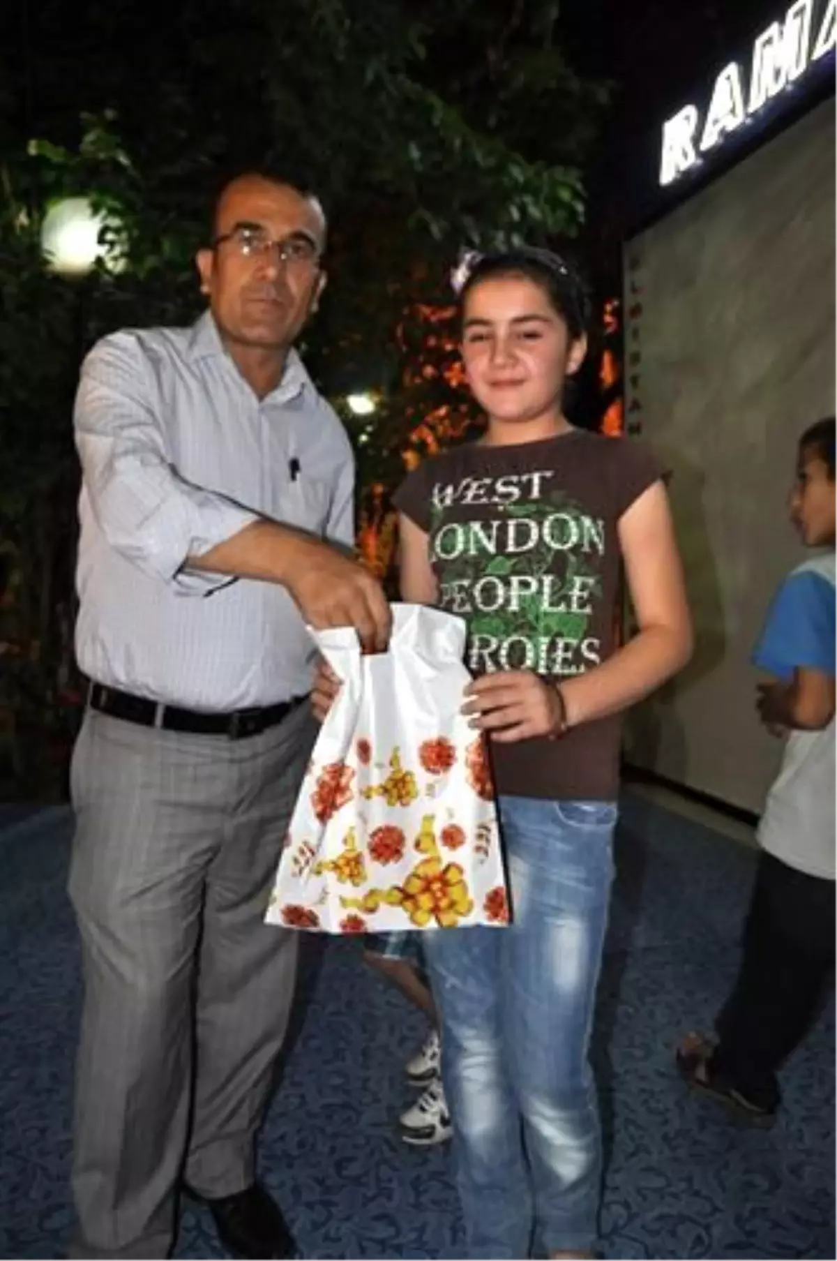 Ramazan Çadırında Hacivat-Karagöz Gösterisi