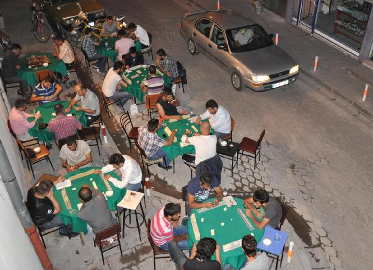 Ramazanda Kahveler Sokağa Taştı