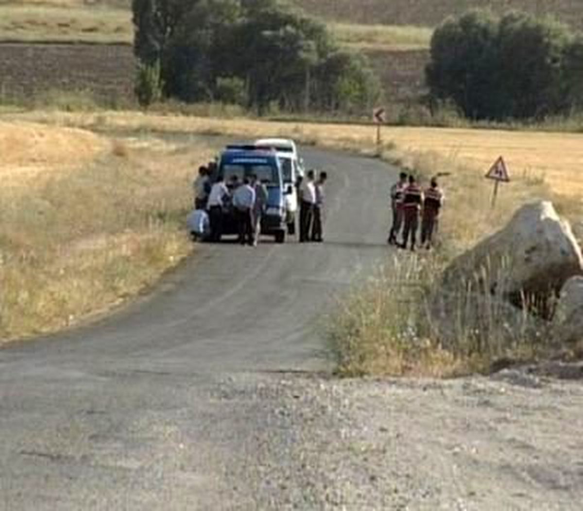 Sakarya\'da Yol Kenarında Ceset Bulundu