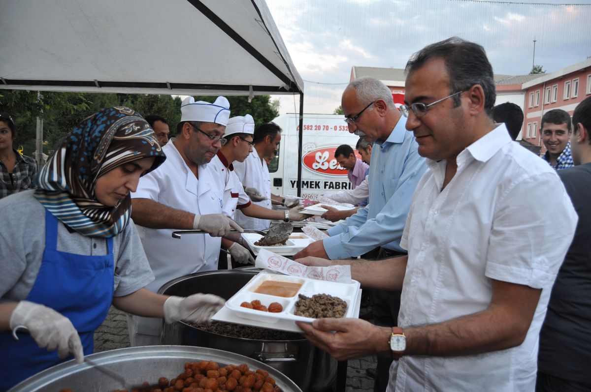 Seydişehir Belediyesi İftar Çadırında İlk İftar