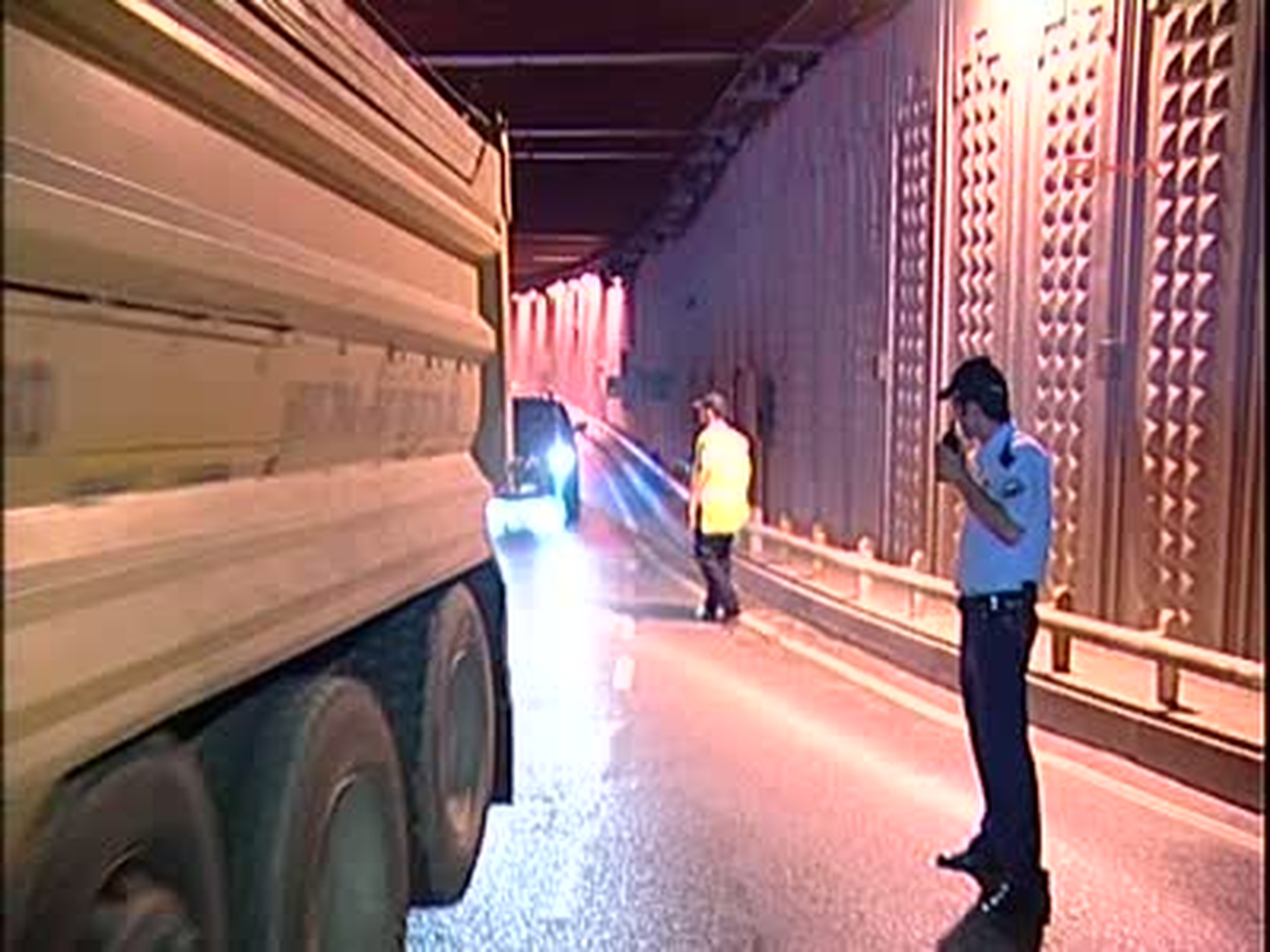 Tüneldeki Egsoz Parçası Fünye ile Patlatıldı