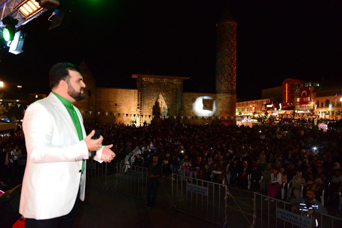 Yakutiye Kent Meydanı; Doldu Taşıyor