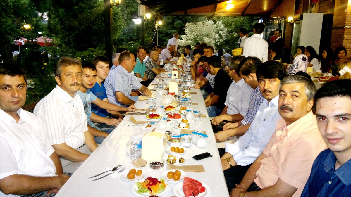 Yardımlaşma Derneğinden Üye ve Burslu Öğrencilere İftar
