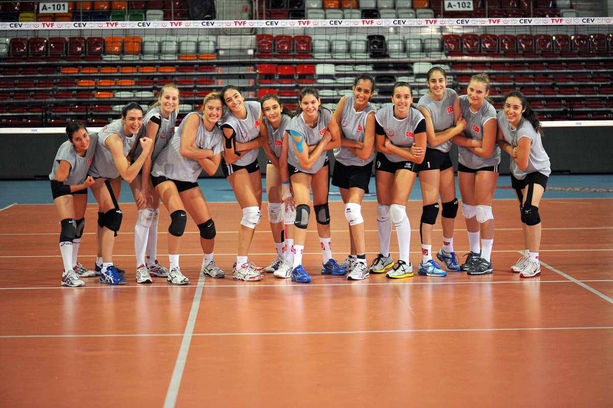 Yıldız Kız Milli Voleybol Takımının İlk Sınavı Bosna Hersek\'le