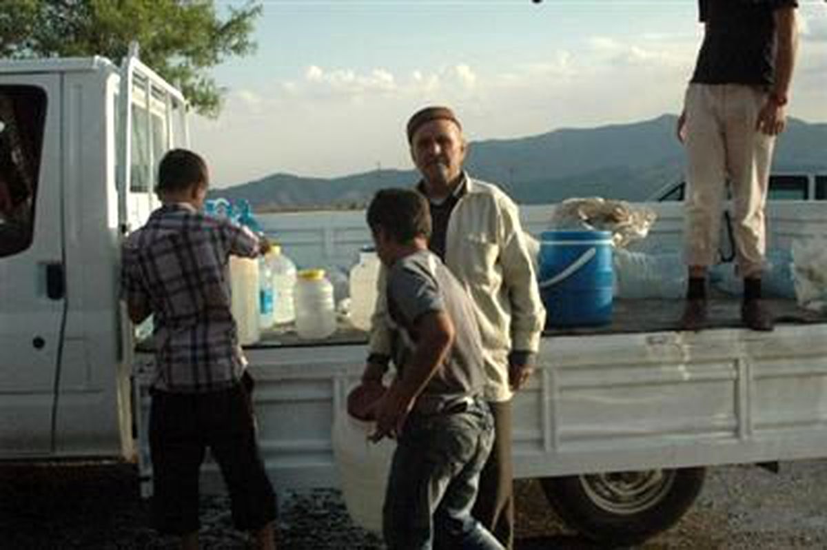 40 Kilometre Uzaktan Su Getiriyor