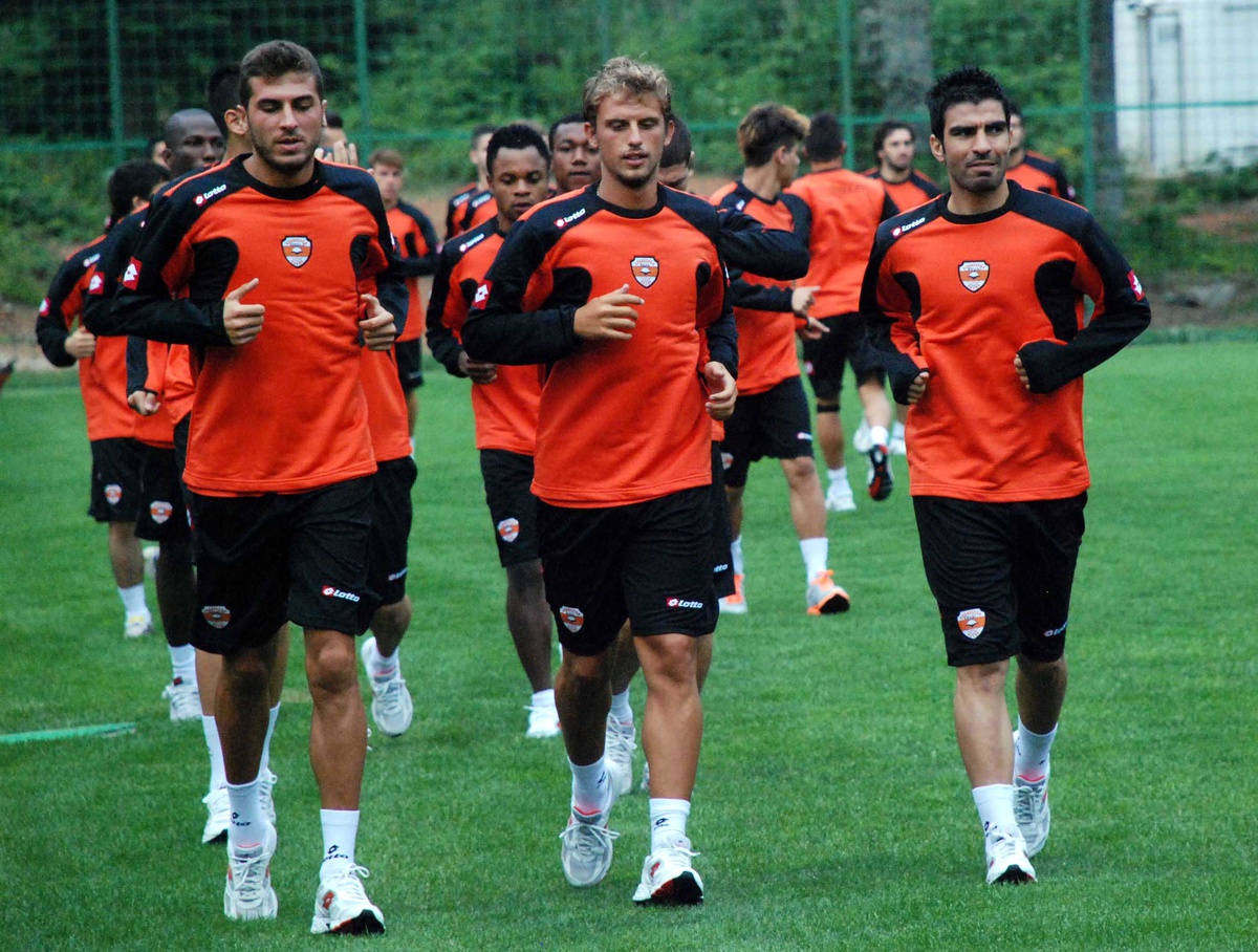 Adanaspor Kartepe\'de Lige Hazırlanıyor