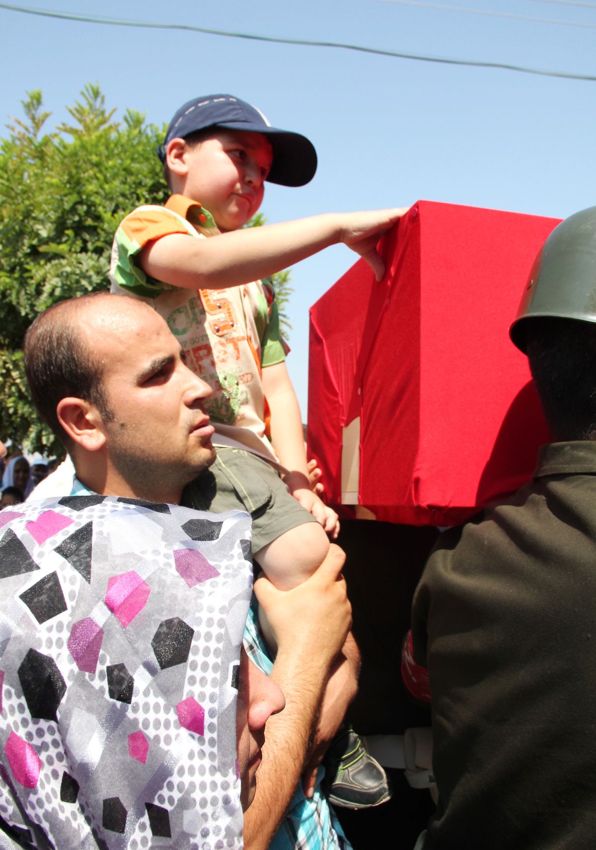 Babasını Son Yolculuğunda Yalnız Bırakmadı