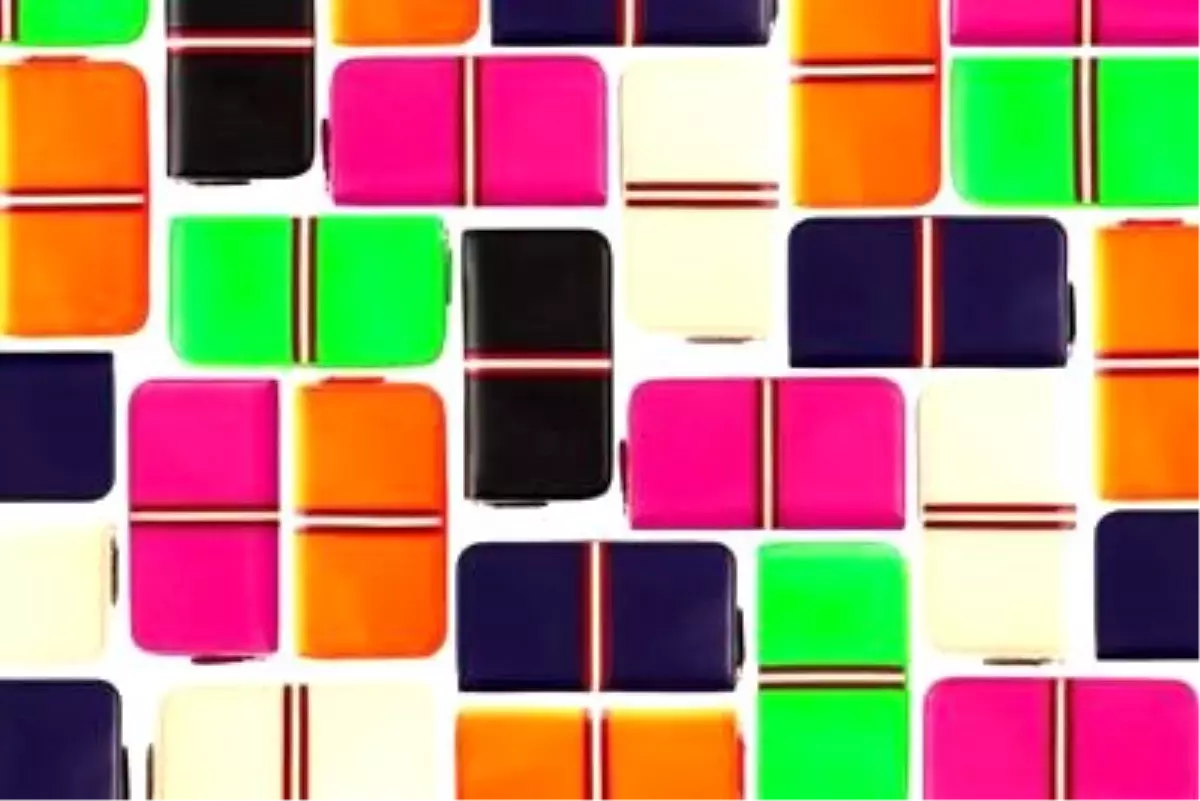 Bally\'nin Renkli Yüzü; Urissa Cüzdanlar