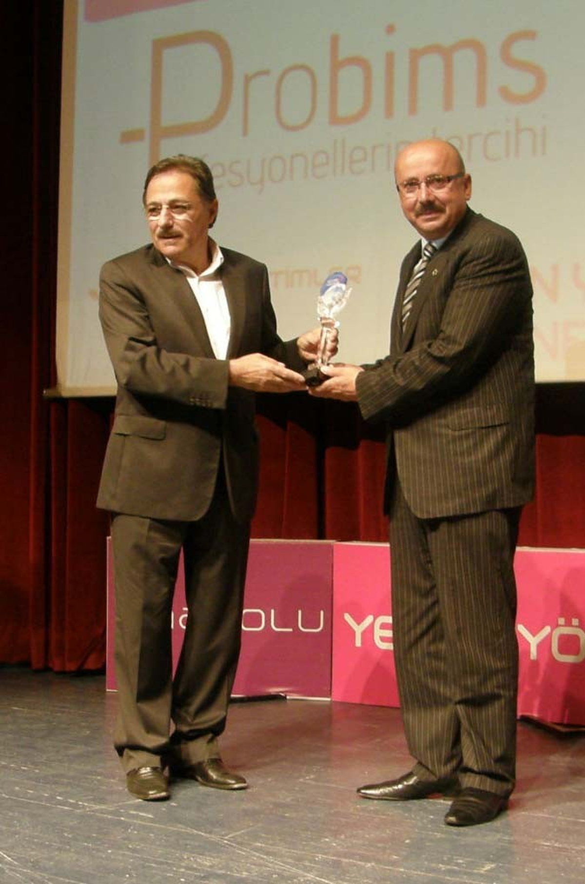 Başkan Samur\'a Yılın İlçe Belediye Başkanı Ödülü