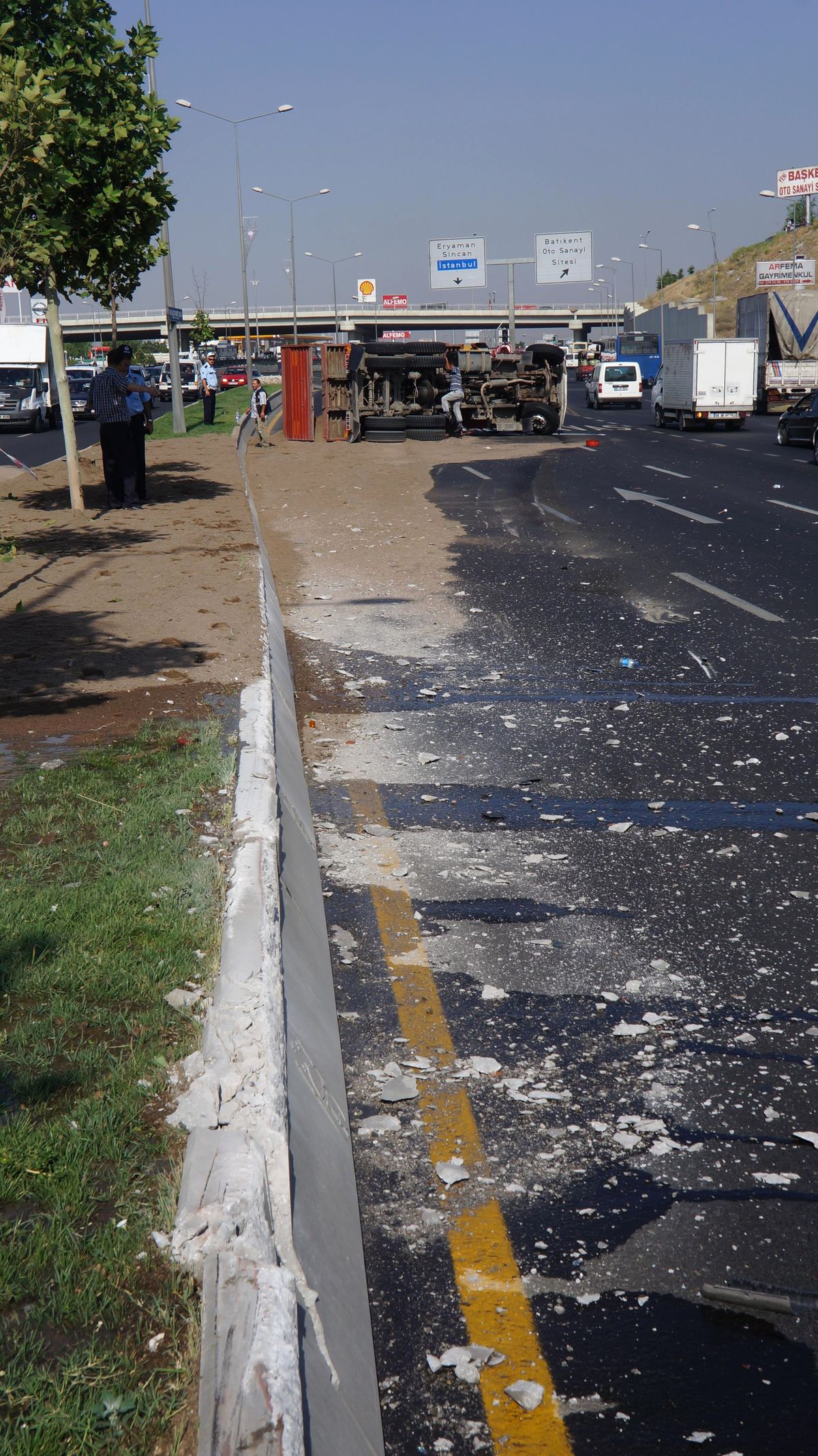 Başkent\'te Trafik Kazası: 3 Yaralı