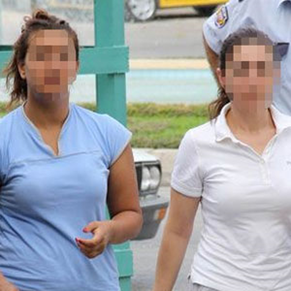 Bikinili Fotoğraf Çektiren Kıza Dayak