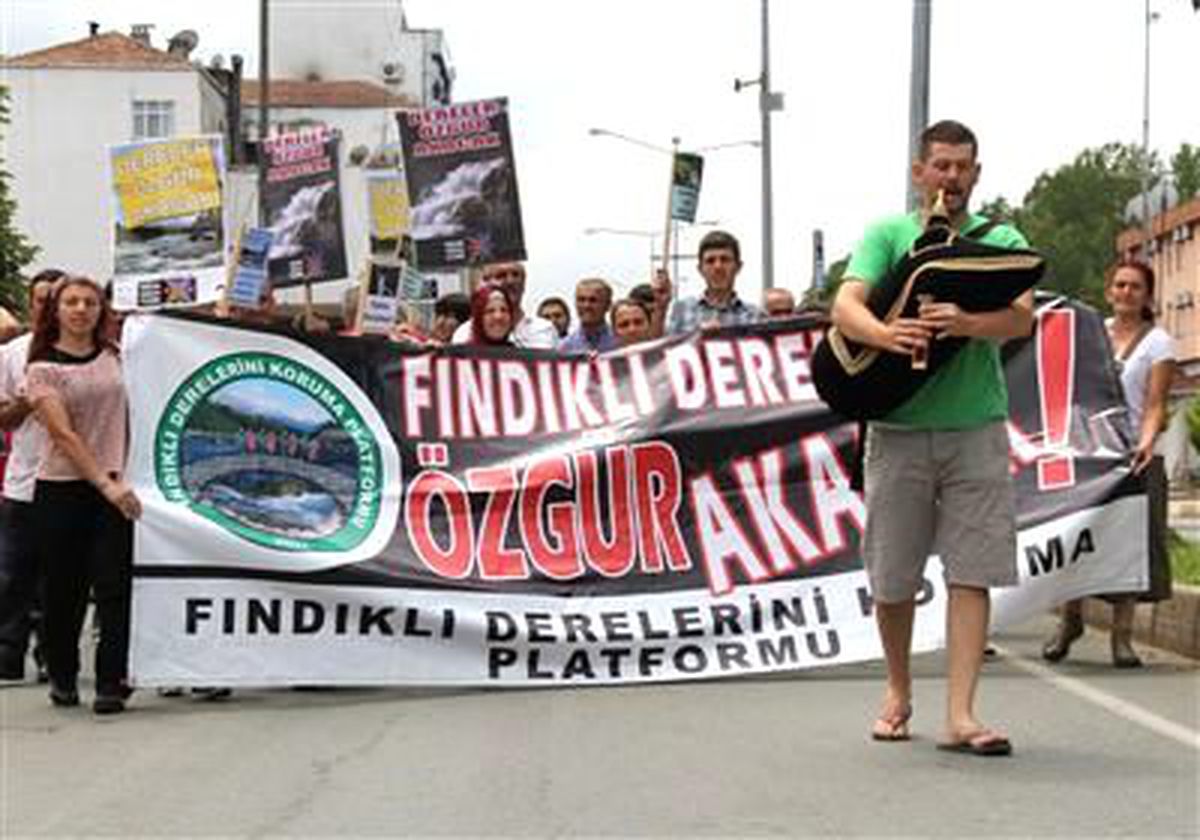 Çevrecilerden Isırgan Otlu Hes Protestosu