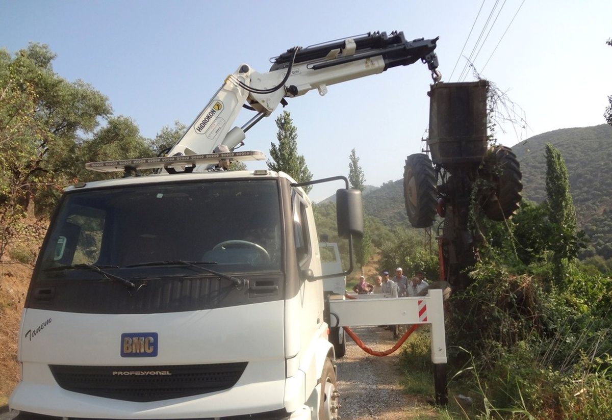 Dalgınlık Traktörü Yoldan Çıkardı