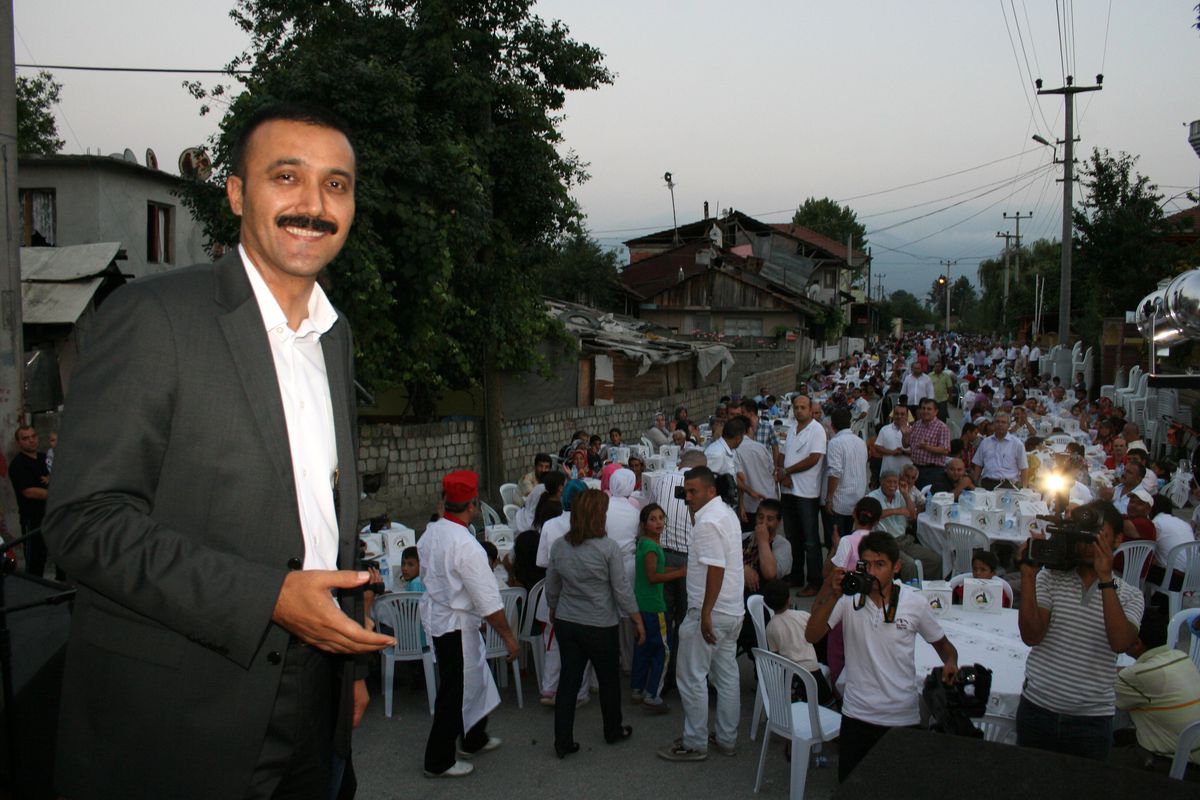 Düzce Belediyesinden Ağa Mahallesinde 1500 Kişilik İftar