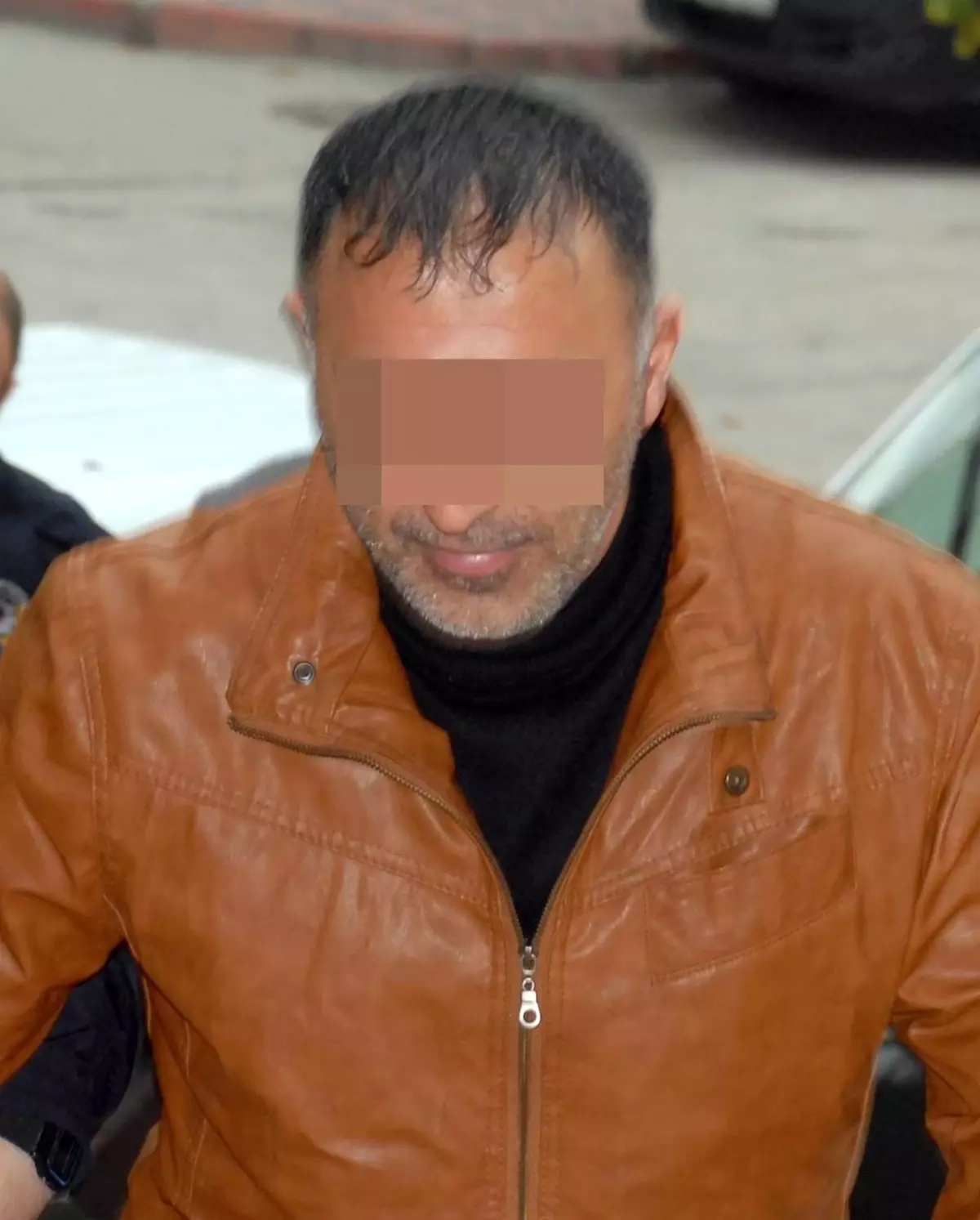 Eşini Falçata ile Kesti