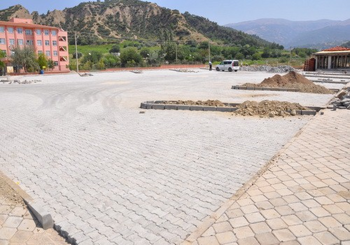 Fen İşleri Müdürlüğü Dur Durak Bilmiyor
