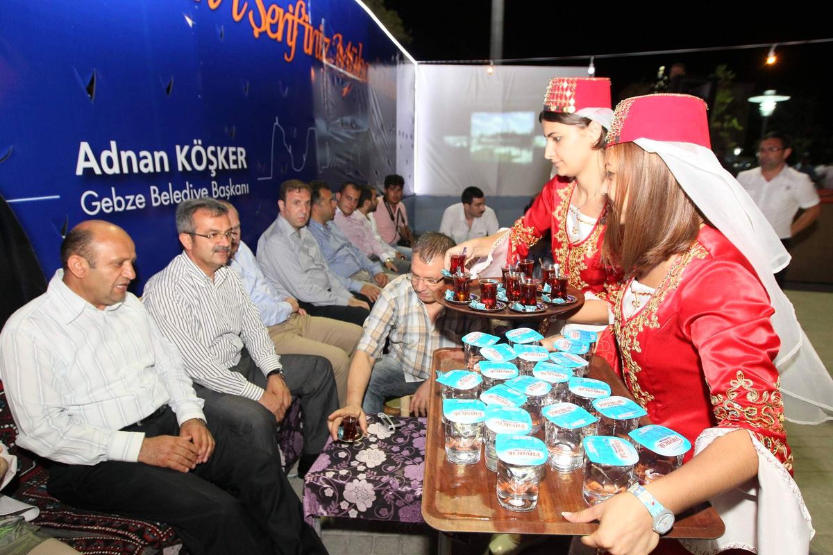 Gebze\'de, "Çay Bahane Sohpet Şahane"