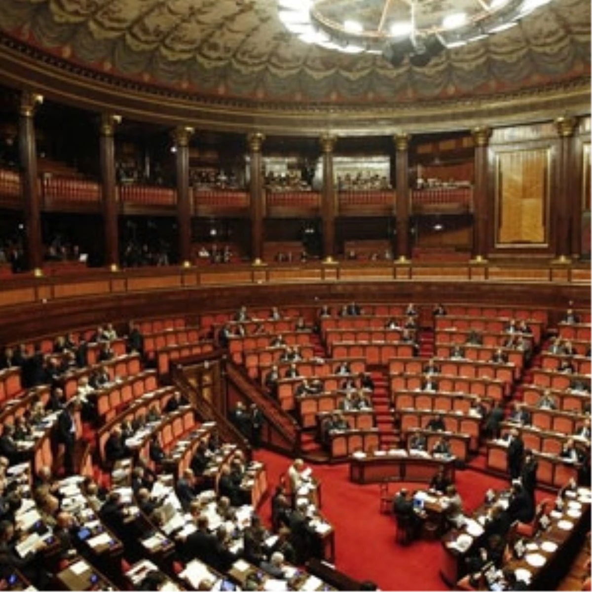 İtalya\'da Yarı Başkanlık Sistemine Doğru İlk Adım Atıldı