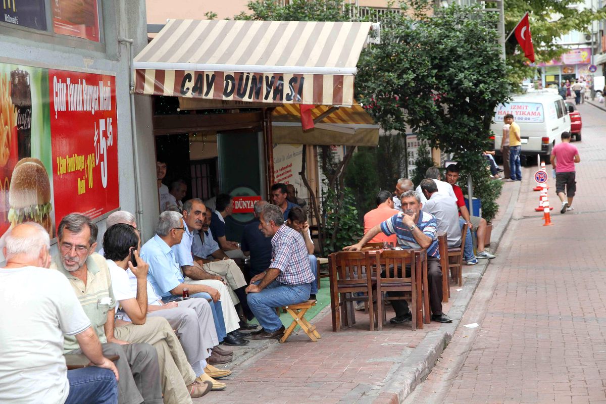Kahvehaneler, Lokanta ve İnternet Kafeler Sahura Kadar Açık