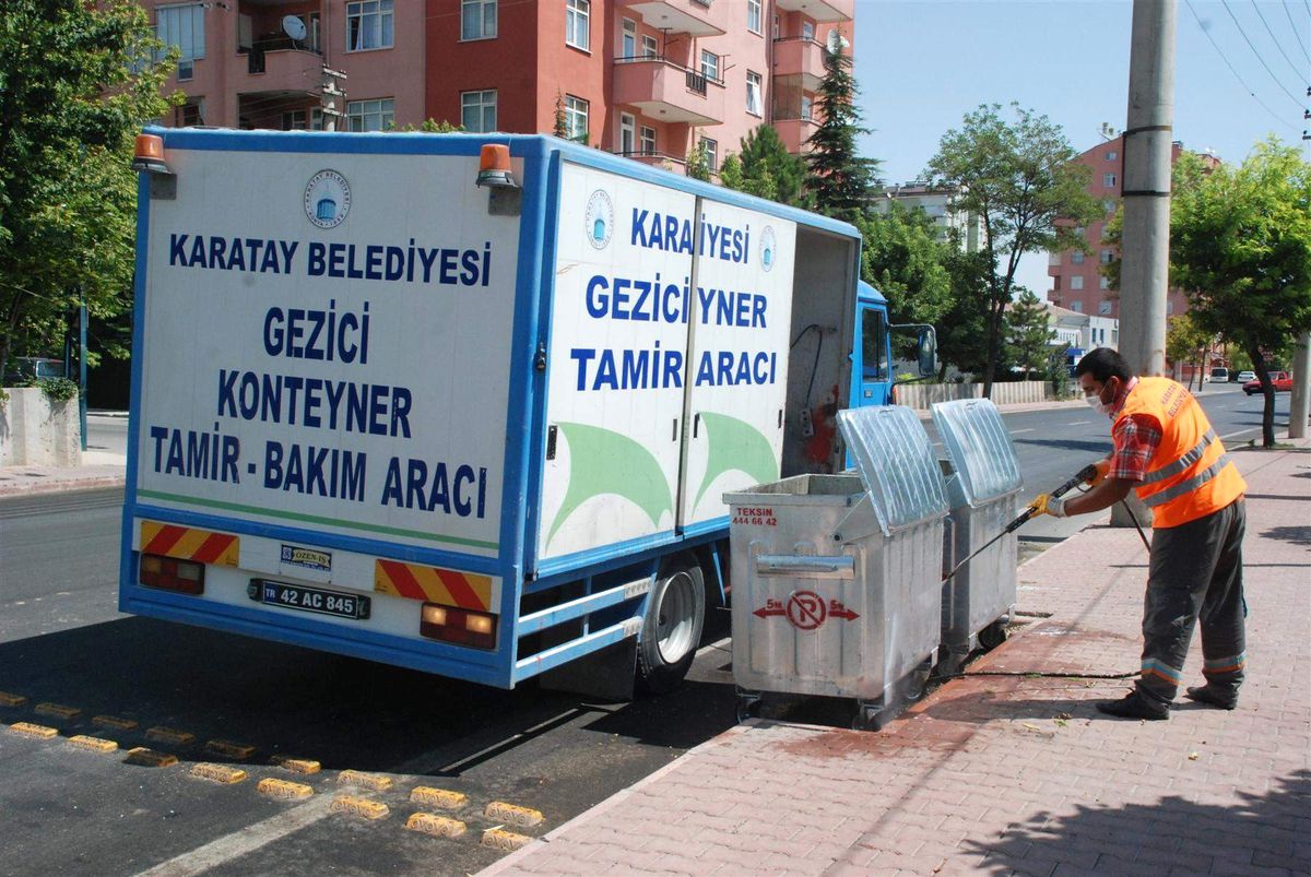 Karatay\'da Çöp Konteynerleri Dezenfekte Ediliyor