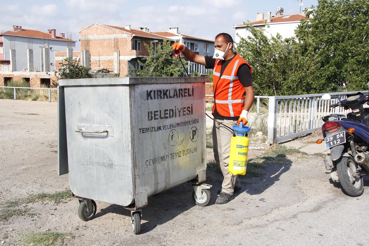 Kırklareli\'de Çöp Konteynırları İlaçlanıyor