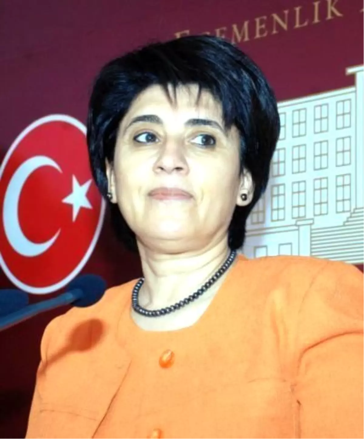 Leyla Zana\'nın Hapis Cezası Ertelendi