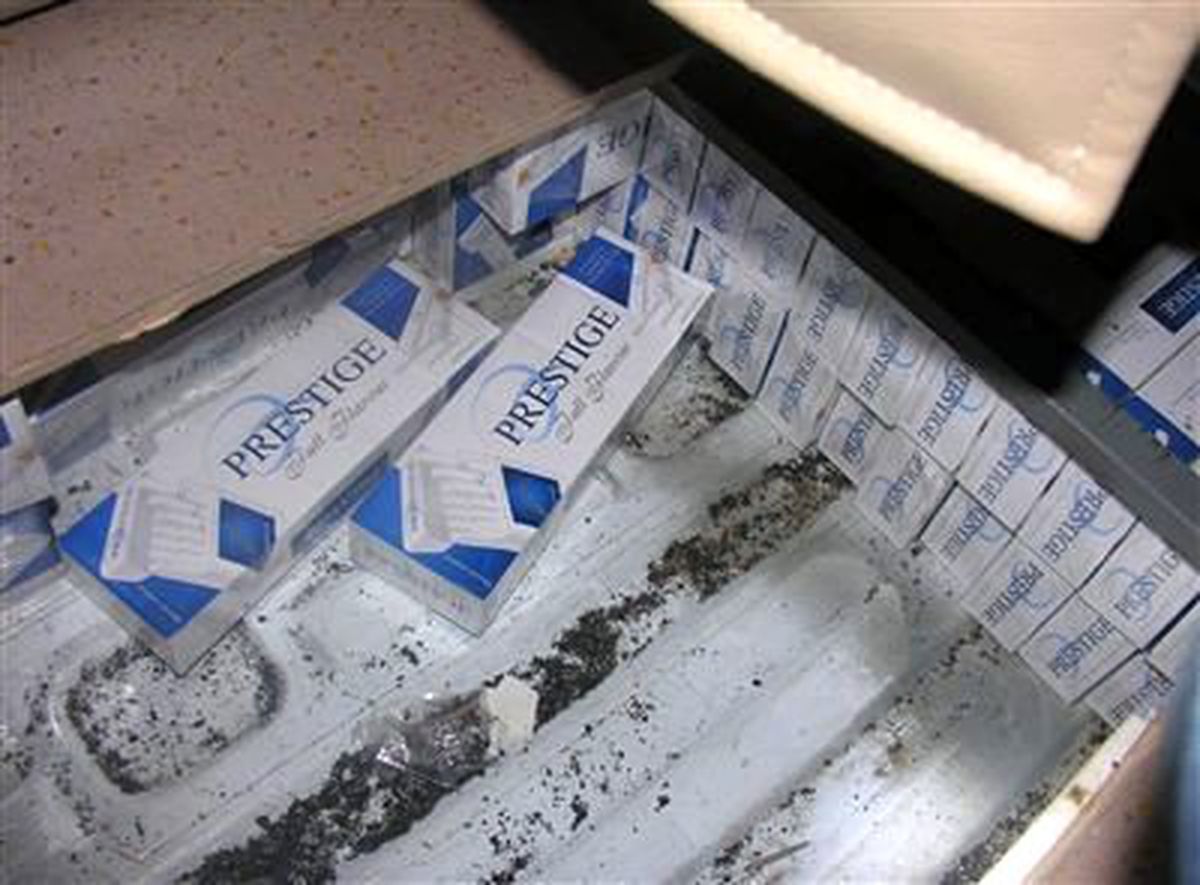 Markette 470 Paket Gümrük Kaçağı Sigara Elegeçirildi