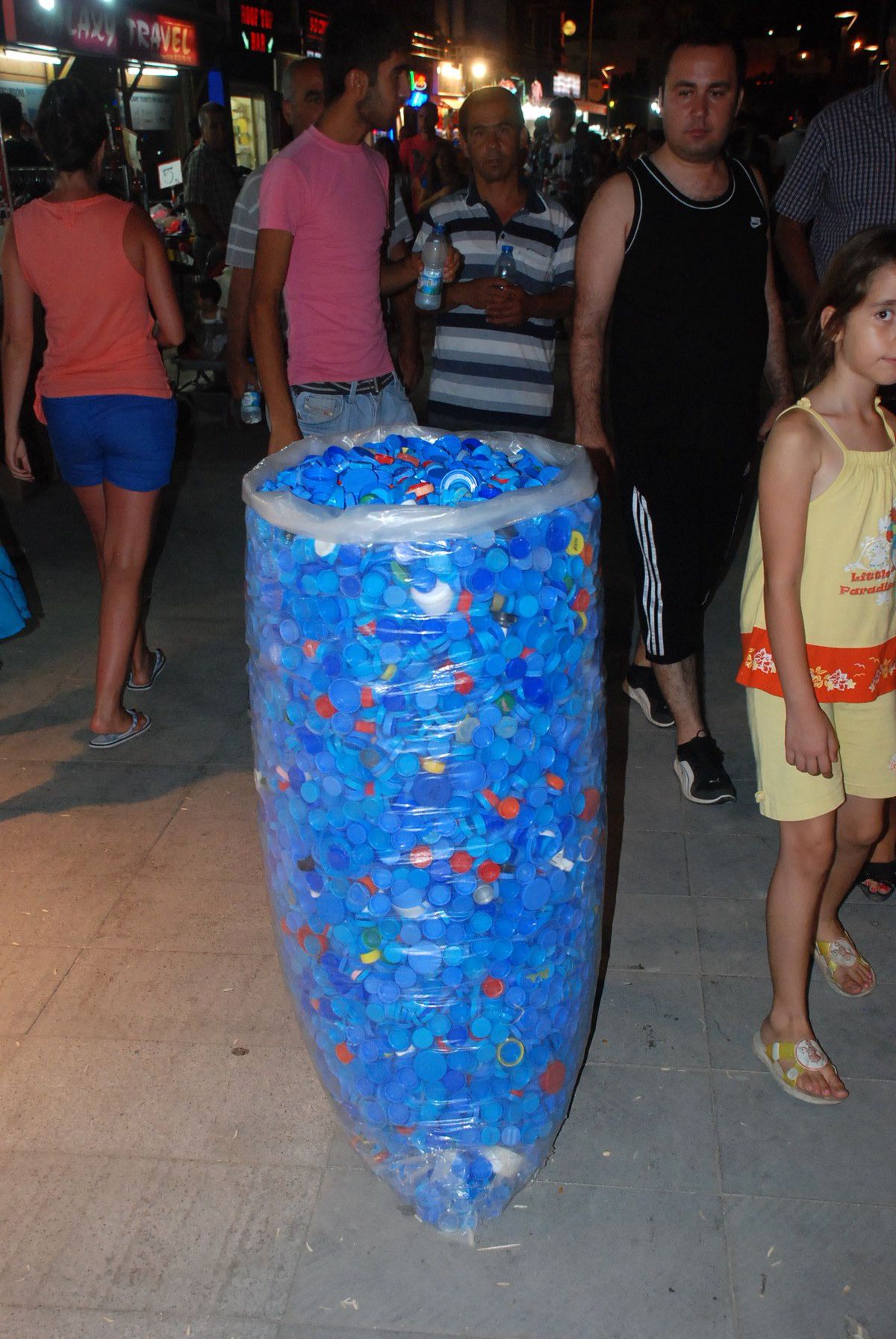 Mavi Kapak Toplama Kampanyasına Didimlilerden Duyarlılık Örneği