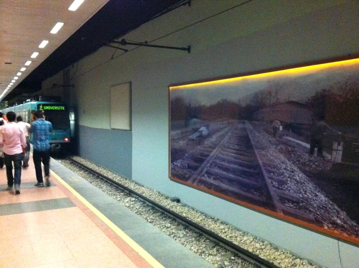 Metro İstasyonlarına Makyaj
