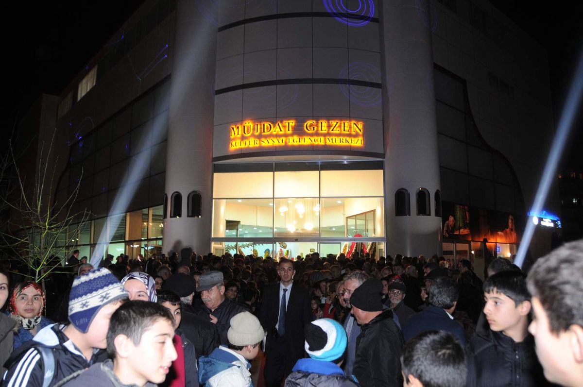 Müjdat Gezen Kültür ve Sanat Merkezi Geri Alınıyor