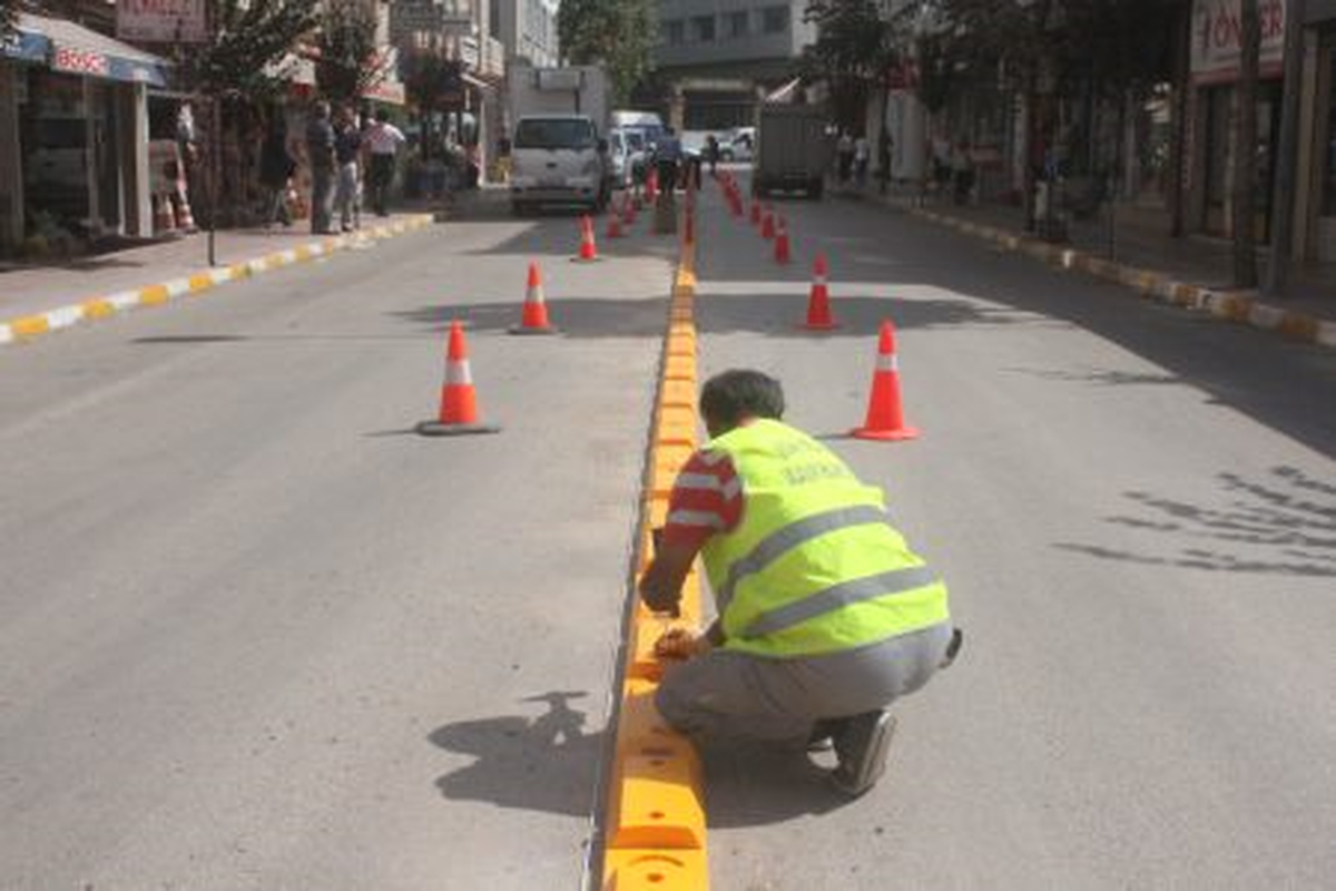 Önder Caddesi\'nde Refüj Çalışması