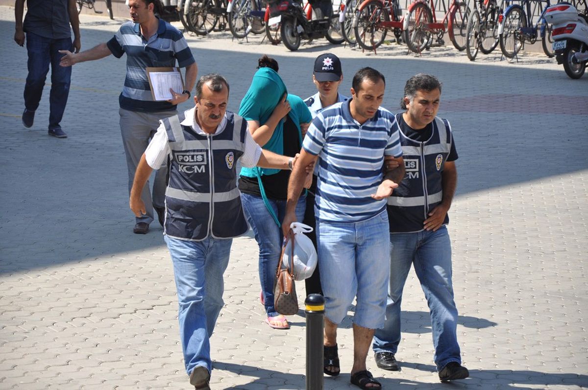 Sabıkalı Karı Koca Dolandırıcılar Sahte Parayla Yakalandı