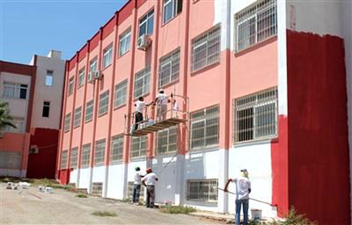 Toroslar Belediyesi Okulların Dış Cephelerini Ücretsiz Boyuyor